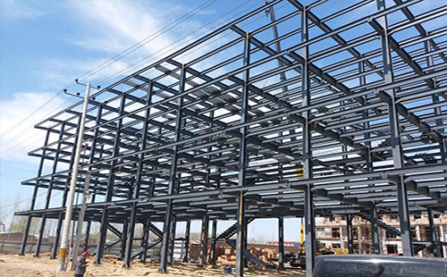 临泽临泽钢结构厂房屋面选材指南：确保性能与经济性的完美结合